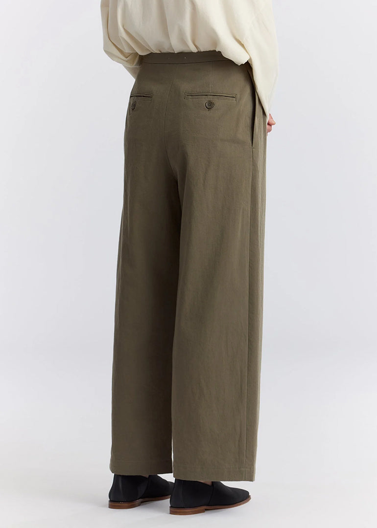 Black Crane - Straight Trousers in Dark Olive